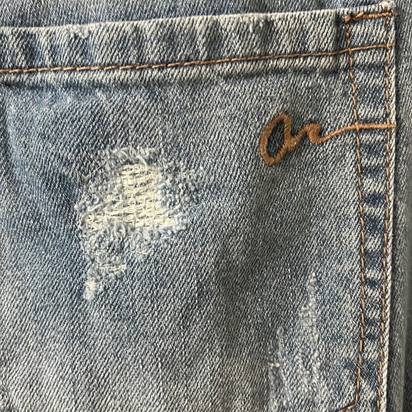 American Rag Blue Jeans- Juniors | Style: Distressed Cropped2 | Size:11 *Vintage - Picture 5 of 12